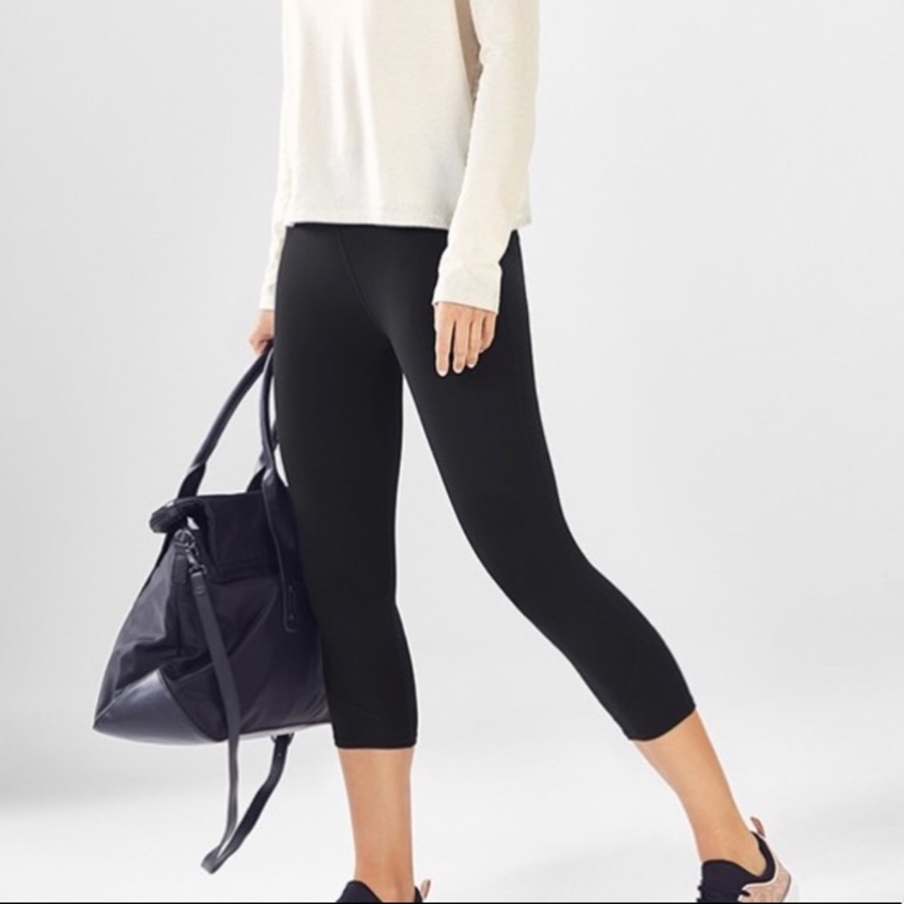 Fabletics Black Lima Capri Leggings Size XS